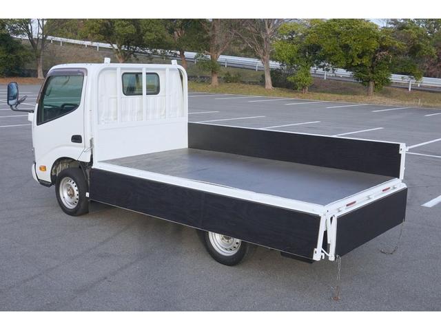 ダイナトラック １．２５ｔ　平ボディ　フルジャストロー　４ＷＤ　１．２５ｔ積載　平ボディ　全低床　４ＷＤ　シングルタイヤ　アイドルアップ　集中ロック　荷台板張り　荷台内寸３１０／１５９／３６　荷台高８４　車両総重量３２８５ｋｇ　ＡＴ限定普通免許運転可（27枚目）