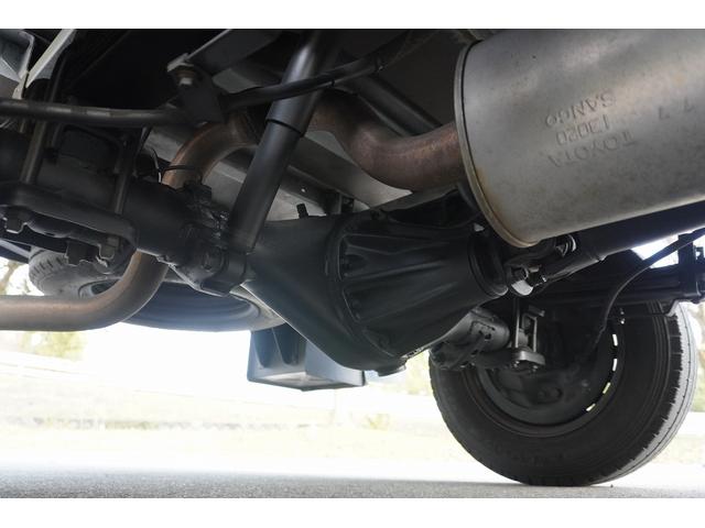 ダイナトラック １．２５ｔ　平ボディ　フルジャストロー　４ＷＤ　１．２５ｔ積載　平ボディ　全低床　４ＷＤ　シングルタイヤ　アイドルアップ　集中ロック　荷台板張り　荷台内寸３１０／１５９／３６　荷台高８４　車両総重量３２８５ｋｇ　ＡＴ限定普通免許運転可（56枚目）