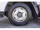 ２ｔ　Ｗキャブ　４ＷＤ　フルフラットロー　Ｗタイヤ　２ｔ積載　Ｗキャブ　セミロング　４ＷＤ　全低床　リアヒーター　電動格納ミラー　ＥＴＣ　荷台板張り　荷台内寸２５０／１６０／３８　荷台高８９　車両総重量４９４０ｋｇ（72枚目）