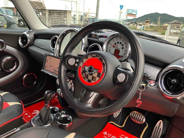 ＭＩＮＩ クーパーＳ　クラブマン　ドライブレコーダー　バックカメラ　ナビ　アルミホイール　キーレスエントリー　ＡＴ　ＡＢＳ　ＥＳＣ　エアコン　パワーステアリング　パワーウィンドウ（2枚目）