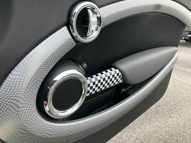 ＭＩＮＩ クーパーＳ　クラブマン　ドライブレコーダー　バックカメラ　ナビ　アルミホイール　キーレスエントリー　ＡＴ　ＡＢＳ　ＥＳＣ　エアコン　パワーステアリング　パワーウィンドウ（66枚目）