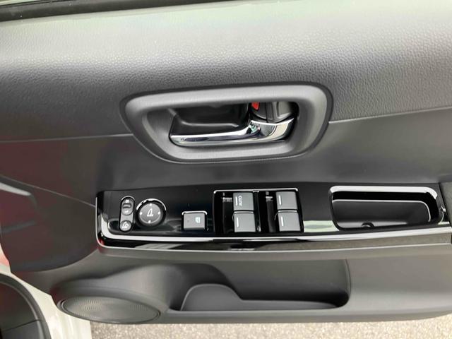 N-ONE RS クリアランスソナー レーンアシスト 衝突被害軽減システム スマートキー 電動格納ミラー CVT ESC USB アルミホイール エアコン パワーウィンドウ(6枚目)