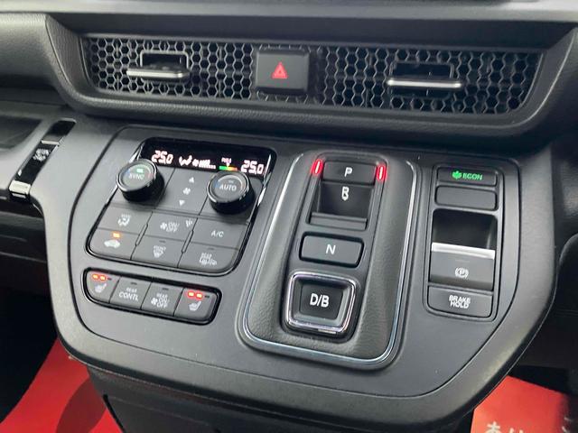 ステップワゴン ｅ：ＨＥＶスパーダ　ＥＴＣ　全周囲カメラ　ナビ　ＴＶ　クリアランスソナー　オートクルーズコントロール　レーンアシスト　衝突被害軽減システム　両側電動スライドドア　オートライト　ＬＥＤヘッドランプ　スマートキー（8枚目）