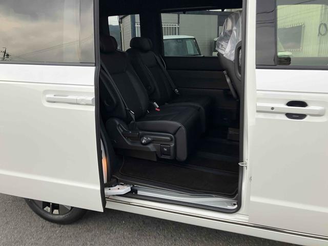 ステップワゴン ｅ：ＨＥＶスパーダ　ＥＴＣ　全周囲カメラ　ナビ　ＴＶ　クリアランスソナー　オートクルーズコントロール　レーンアシスト　衝突被害軽減システム　両側電動スライドドア　オートライト　ＬＥＤヘッドランプ　スマートキー（62枚目）