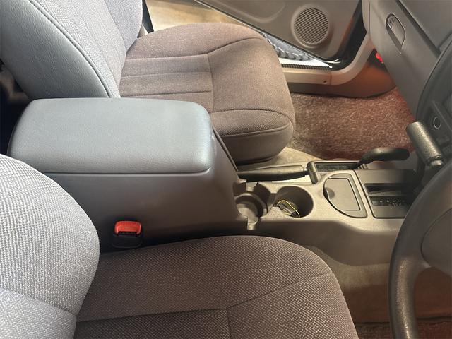 ジープ・チェロキー スポーツ ディーラー車 天張り新品張替済 室内リフレッシュ済 フルオリジナル 4WD AT 4,0L モケットシート 11NO登録可能(28枚目)