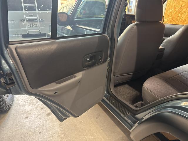 ジープ・チェロキー スポーツ ディーラー車 天張り新品張替済 室内リフレッシュ済 フルオリジナル 4WD AT 4,0L モケットシート 11NO登録可能(39枚目)