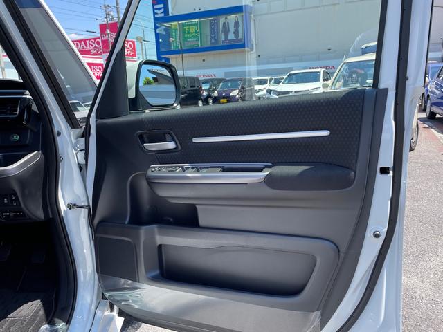 スパーダ ホンダセンシング わくわくゲート 純正ナビ 純正フロアマット LEDヘッドライト 本革ステアリングホイール 7人乗り 試乗車(7枚目)