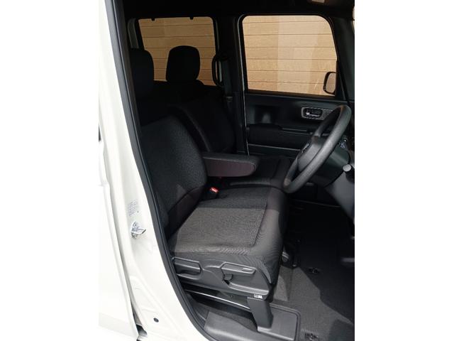 Ｎ－ＢＯＸカスタム ベースグレード　レンタアップ車／ホンダセンシング／純正８型ナビ／フルセグＴＶ／Ｂｌｕｅｔｏｏｔｈ接続／バックカメラ／ＬＥＤヘッドライト／オートエアコン／前席シートヒーター／クルーズコントロール／ＥＴＣ／スマートキー（2枚目）