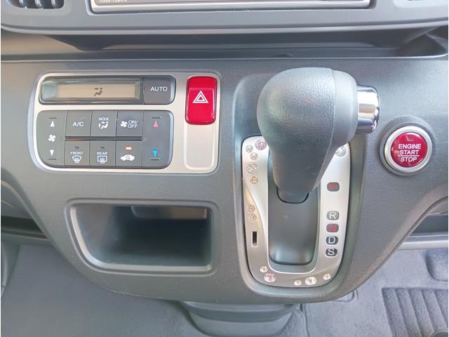 Ｎ－ＯＮＥ ツアラー・Ｌパッケージ　ターボ車／純正ナビ／バックカメラ／ＣＤ・ＤＶＤ再生／ワンセグＴＶ／ＵＳＢ／ＥＴＣ／ＨＩＤライト／オートライト／クルーズコントロール／サイドエアバック／アイドリングストップ／スマートキー／社外アルミ（11枚目）