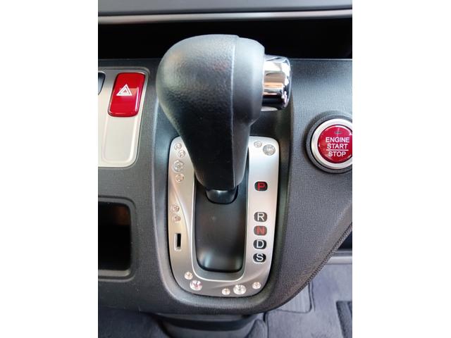 Ｎ－ＯＮＥ ツアラー・Ｌパッケージ　ターボ車／純正ナビ／バックカメラ／ＣＤ・ＤＶＤ再生／ワンセグＴＶ／ＵＳＢ／ＥＴＣ／ＨＩＤライト／オートライト／クルーズコントロール／サイドエアバック／アイドリングストップ／スマートキー／社外アルミ（12枚目）