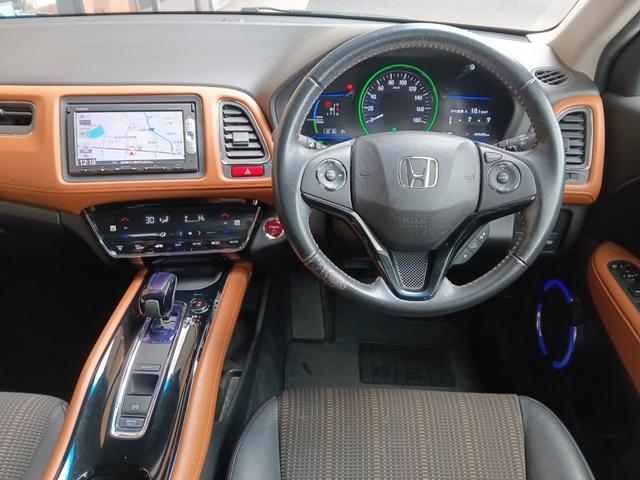 ヴェゼル ハイブリッドＺ　ブラウン内装／純正メモリーナビ／バックカメラ／ＬＥＤヘッドライト／クルーズコントロール／純正１６インチアルミホイール／シートヒーター／スマートキー／禁煙車／横滑り防止装置／サイド＋カーテンエアバック（8枚目）