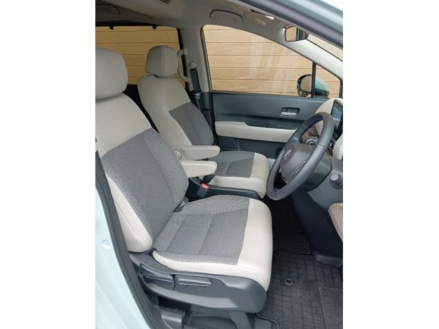 フリード エアーＥＸ　元試乗車／純正８インチナビ／シートヒーター／後席エアコン／ＥＴＣ／バックモニター／盗難防止システム／両側電動スライドドア／横滑り防止装置／クルーズコントロール／ＬＥＤヘッドライト／スマートキー／禁煙車（2枚目）