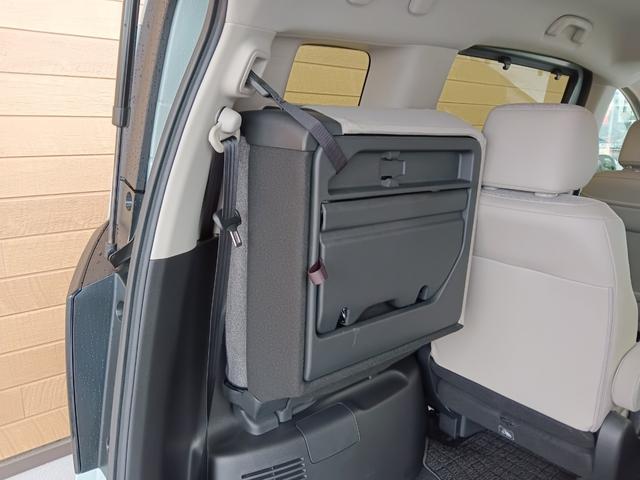 フリード エアーＥＸ　元試乗車／純正８インチナビ／シートヒーター／後席エアコン／ＥＴＣ／バックモニター／盗難防止システム／両側電動スライドドア／横滑り防止装置／クルーズコントロール／ＬＥＤヘッドライト／スマートキー／禁煙車（7枚目）