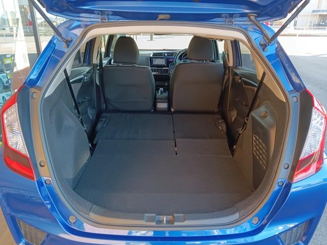 フィットハイブリッド Ｆパッケージ　社外ナビ／スタッドレスタイヤ付／ワンセグＴＶ／ＥＴＣ／スマートキー／プッシュスタート／アイドリングストップ／スペアキー／横滑り防止システム／イモビライザー／ハロゲンライト／パワステ（6枚目）