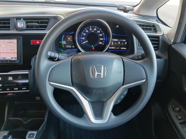 フィットハイブリッド Ｆパッケージ　社外ナビ／スタッドレスタイヤ付／ワンセグＴＶ／ＥＴＣ／スマートキー／プッシュスタート／アイドリングストップ／スペアキー／横滑り防止システム／イモビライザー／ハロゲンライト／パワステ（8枚目）