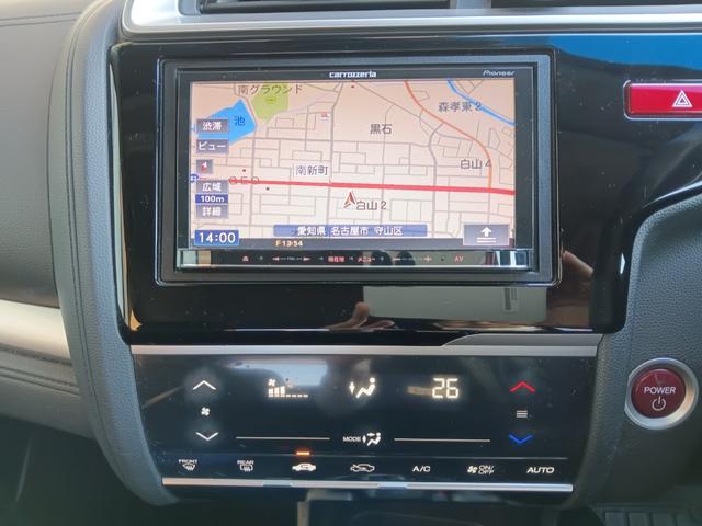 フィットハイブリッド Ｆパッケージ　社外ナビ／スタッドレスタイヤ付／ワンセグＴＶ／ＥＴＣ／スマートキー／プッシュスタート／アイドリングストップ／スペアキー／横滑り防止システム／イモビライザー／ハロゲンライト／パワステ（11枚目）