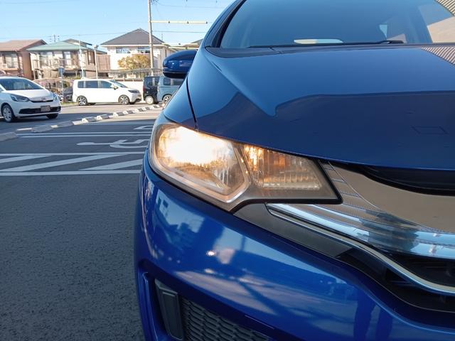 フィットハイブリッド Ｆパッケージ　社外ナビ／スタッドレスタイヤ付／ワンセグＴＶ／ＥＴＣ／スマートキー／プッシュスタート／アイドリングストップ／スペアキー／横滑り防止システム／イモビライザー／ハロゲンライト／パワステ（23枚目）