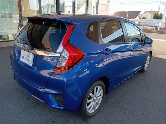 フィットハイブリッド Ｆパッケージ　社外ナビ／スタッドレスタイヤ付／ワンセグＴＶ／ＥＴＣ／スマートキー／プッシュスタート／アイドリングストップ／スペアキー／横滑り防止システム／イモビライザー／ハロゲンライト／パワステ（28枚目）