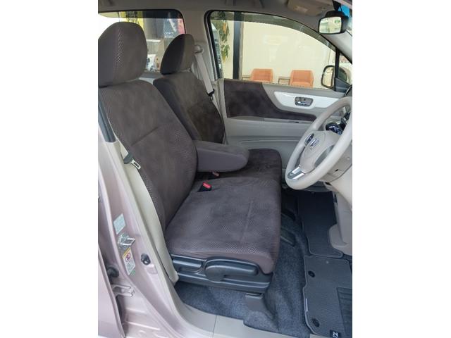 �t�����g�͏���Ȃƌq�������x���`�V�[�g�ŁA�^�]�Ȃ͍����������ł���n�C�g�A�W���X�^�[�t���ł��B�܂��A�n���h���������̒������o����`���g�X�e�A�����O�ł�