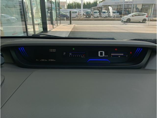 フリード Ｇ・ホンダセンシング　社外ナビ／ＣＤ／ＤＶＤ／後席ヘッドレストツインモニター／両側電動スライドドア／アイドリングストップ／社外ウーファー／ＥＴＣ／ドラレコ（フロントのみ）／Ｂｌｕｅｔｏｏｔｈ／ＬＥＤヘッド／スマートキー（12枚目）