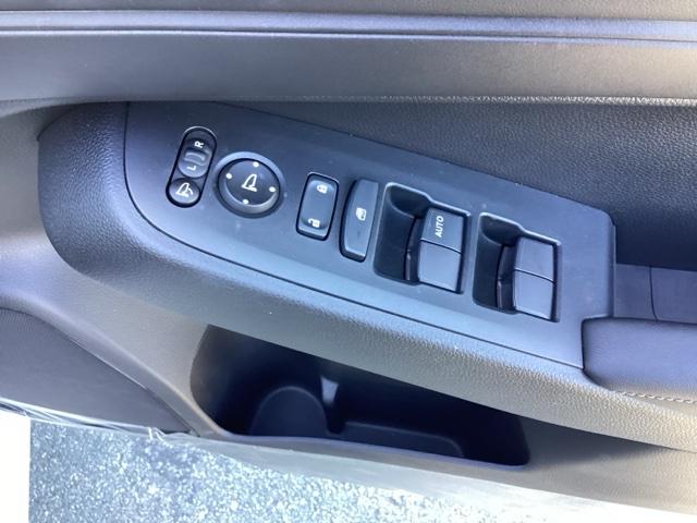 ヴェゼル ｅ：ＨＥＶＸ　当社デモカー上がり　　前後ドライブレコーダー　ホンダ純正９インチナビ　フルセグＴＶ　Ｂｌｕｅｔｏｏｔｈ　バックカメラ　禁煙車　ＬＥＤヘッドライト　ホンダセンシング　ホンダコネクト対応（24枚目）