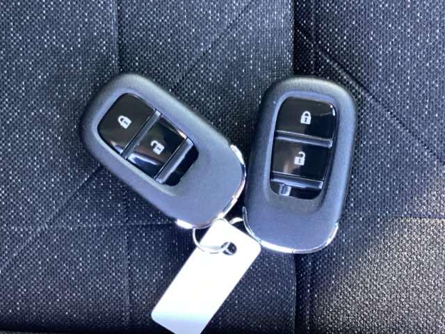 ヴェゼル ｅ：ＨＥＶＸ　当社デモカー上がり　　前後ドライブレコーダー　ホンダ純正９インチナビ　フルセグＴＶ　Ｂｌｕｅｔｏｏｔｈ　バックカメラ　禁煙車　ＬＥＤヘッドライト　ホンダセンシング　ホンダコネクト対応（25枚目）