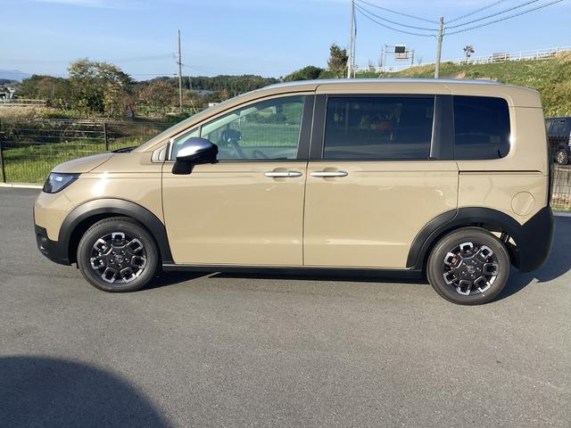 フリード e:HEVクロスター 新車未登録 6人乗り バックカメラ リアクーラー ブラインドスポットインフォメーション 運転席助手席シートヒーター アルミホイール(6枚目)