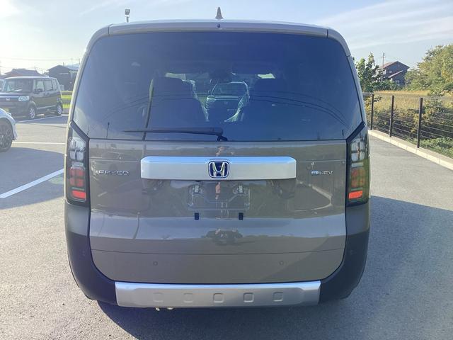 フリード e:HEVクロスター 新車未登録 6人乗り バックカメラ リアクーラー ブラインドスポットインフォメーション 運転席助手席シートヒーター アルミホイール(8枚目)