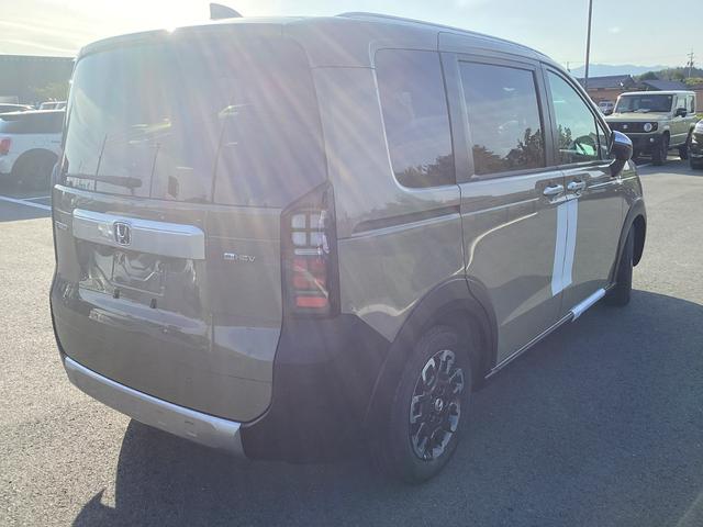 フリード e:HEVクロスター 新車未登録 6人乗り バックカメラ リアクーラー ブラインドスポットインフォメーション 運転席助手席シートヒーター アルミホイール(9枚目)