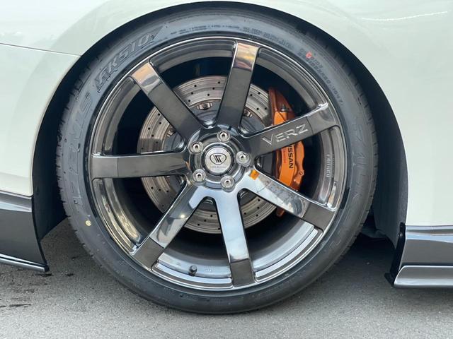 ピュアエディション KUHLコンプリートカー 禁煙車 VERZホイール ニスモスポーツリセッティング エアロパーツ スーパーワイドビームヘッドライト バックカメラ ブレンボキャリパー ディーラー記録簿有(12枚目)