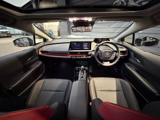 プリウス PHEV-Z 登録済未使用車/パノラマルーフ/ディスプレイオーディオPLUS12.3インチ/パノラミックビューモニター/デジタルミラー運転席パワーシート+シートポジションメモリ/ETC2.0/合成皮革シート!(16枚目)