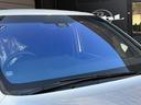 フロントガラスはフィルムではなく色付きガラスであるコートテクトのガラスに交換されております!赤外線透過率を90%以上軽減し、断熱性能を確保します!ぜひ一度店舗にお車を見に来てみてください!