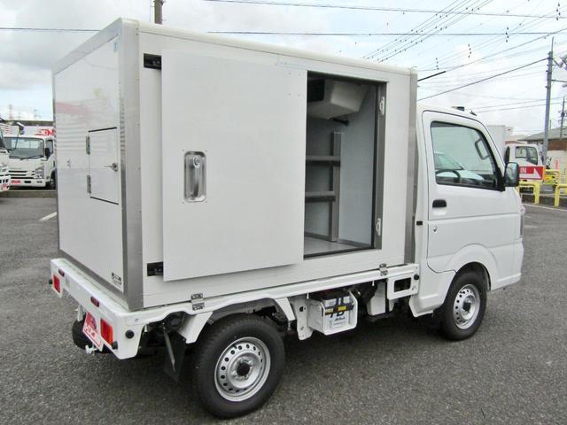 －５度設定移動販売冷凍車　サーモキング製冷凍機・２段ガラスショーケース・水洗シンク・キーレス・ＡＴ・届出済未使用車・荷室内照明・右側サイドドア・ＩＺＵＭＩＰＡＮＥＬ製荷箱(8枚目)