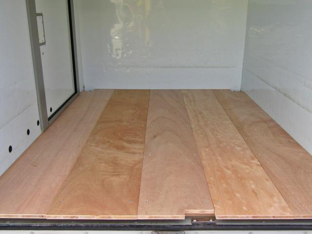 キャリイトラック アルミ保冷車　左サイドドア　荷箱床木板貼り　キーレスキー　パワーウィンドウ　オートマ車（11枚目）