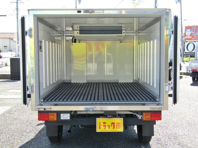 タウンエーストラック －７度設定中温冷蔵冷凍車　登録済未使用車　衝突軽減ブレーキ　プリクラッシュセーフティ　レーンデパーチャーアラート　ＬＥＤヘッドライト　オートライト（7枚目）