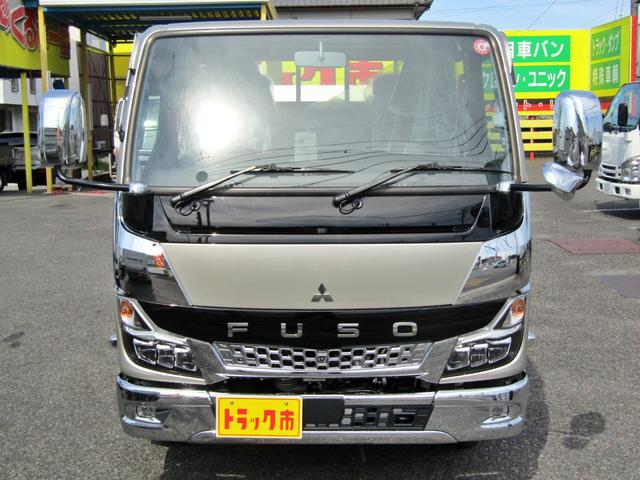 キャンター ２トンＷキャブカスタム　８００ＫＧ垂直式パワーゲート　衝突軽減ブレーキ　車線逸脱警報　アクティブサイドガード　イージーアクセスキー　坂道発進補助装置　ＬＥＤヘッドライト　リアヒーター＆クーラー付き　電動格納ミラー　５ＭＴ（3枚目）