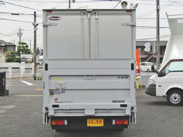 アトラストラック １トンアルミバンパワーゲート　北村製６００ＫＧ垂直ゲート　有線リモコン付き　ルーフキャリア　ナビＴＶ　アラウンドビューモニター　坂道発進補助装置　ＥＴＣ車載器　キーレス　５ＭＴ　普通免許で運転ＯＫ（5枚目）