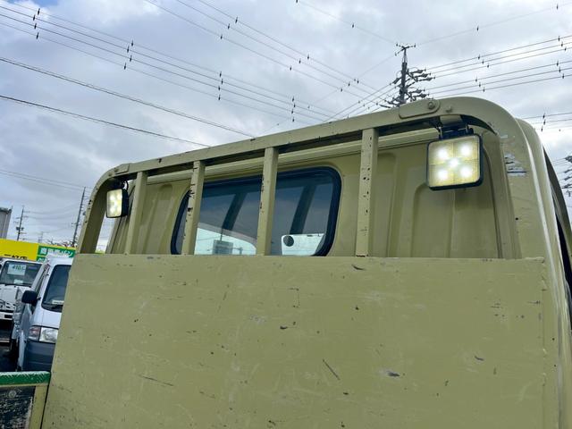 キャンター ２トン全低床平ボディー　荷台床鉄板貼り　車線逸脱警報　坂道発進補助装置　ナビＴＶ　バックモニター　ＥＴＣ　ドラレコ付き　キーレス　ＡＴ車（11枚目）