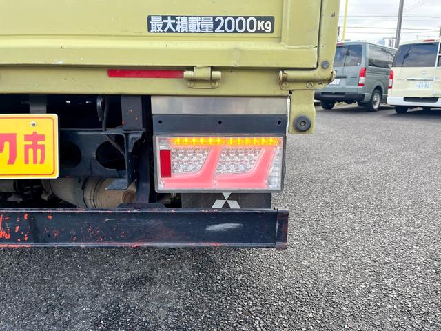 キャンター ２トン全低床平ボディー　荷台床鉄板貼り　車線逸脱警報　坂道発進補助装置　ナビＴＶ　バックモニター　ＥＴＣ　ドラレコ付き　キーレス　ＡＴ車（12枚目）