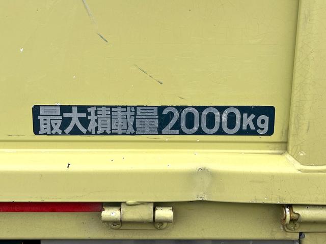 キャンター ２トン全低床平ボディー　荷台床鉄板貼り　車線逸脱警報　坂道発進補助装置　ナビＴＶ　バックモニター　ＥＴＣ　ドラレコ付き　キーレス　ＡＴ車（13枚目）