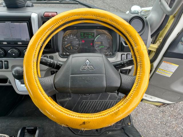 キャンター ２トン全低床平ボディー　荷台床鉄板貼り　車線逸脱警報　坂道発進補助装置　ナビＴＶ　バックモニター　ＥＴＣ　ドラレコ付き　キーレス　ＡＴ車（17枚目）