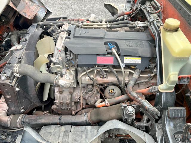 キャンター ２トン全低床平ボディー　荷台床鉄板貼り　車線逸脱警報　坂道発進補助装置　ナビＴＶ　バックモニター　ＥＴＣ　ドラレコ付き　キーレス　ＡＴ車（31枚目）