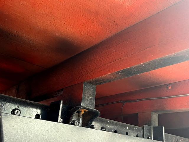 キャンター ２トン全低床平ボディー　荷台床鉄板貼り　車線逸脱警報　坂道発進補助装置　ナビＴＶ　バックモニター　ＥＴＣ　ドラレコ付き　キーレス　ＡＴ車（35枚目）