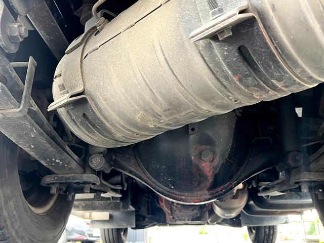 キャンター ２トン全低床平ボディー　荷台床鉄板貼り　車線逸脱警報　坂道発進補助装置　ナビＴＶ　バックモニター　ＥＴＣ　ドラレコ付き　キーレス　ＡＴ車（38枚目）