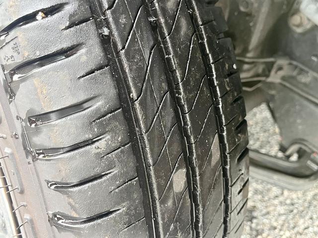 キャンター ２トン全低床平ボディー　荷台床鉄板貼り　車線逸脱警報　坂道発進補助装置　ナビＴＶ　バックモニター　ＥＴＣ　ドラレコ付き　キーレス　ＡＴ車（41枚目）