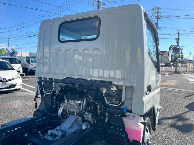 キャンター ３トン強化ダンプ　衝突軽減ブレーキ　サイドガードアシスト　１０ｉｎｃｈ液晶モニター　ステアリングスイッチ　イージーアクセスキー　バックモニター　ＬＥＤヘッドライト　５ＭＴ　未使用車（13枚目）
