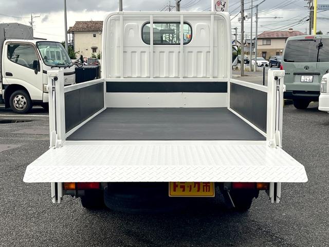 アトラストラック １．４トン低床平ボディー　６００ＫＧ垂直式パワーゲート　有線リモコン　ナビＴＶ　ＥＴＣ　キーレス　ＡＴ車　普通免許ＯＫ（6枚目）