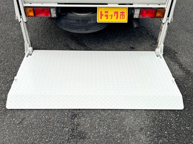 アトラストラック １．４トン低床平ボディー　６００ＫＧ垂直式パワーゲート　有線リモコン　ナビＴＶ　ＥＴＣ　キーレス　ＡＴ車　普通免許ＯＫ（12枚目）