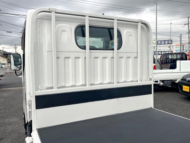 アトラストラック １．４トン低床平ボディー　６００ＫＧ垂直式パワーゲート　有線リモコン　ナビＴＶ　ＥＴＣ　キーレス　ＡＴ車　普通免許ＯＫ（13枚目）