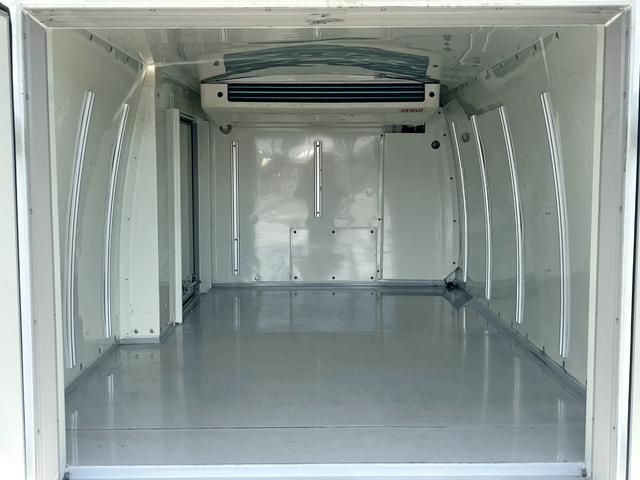 ハイエースバン -22度設定低温冷凍バン 左サイドドア 庫内内扉 リアドア90度ストッパー 衝突軽減ブレーキ 車線逸脱警報 オートハイビーム ナビTV バックモニター ETC キーレス AT車(10枚目)